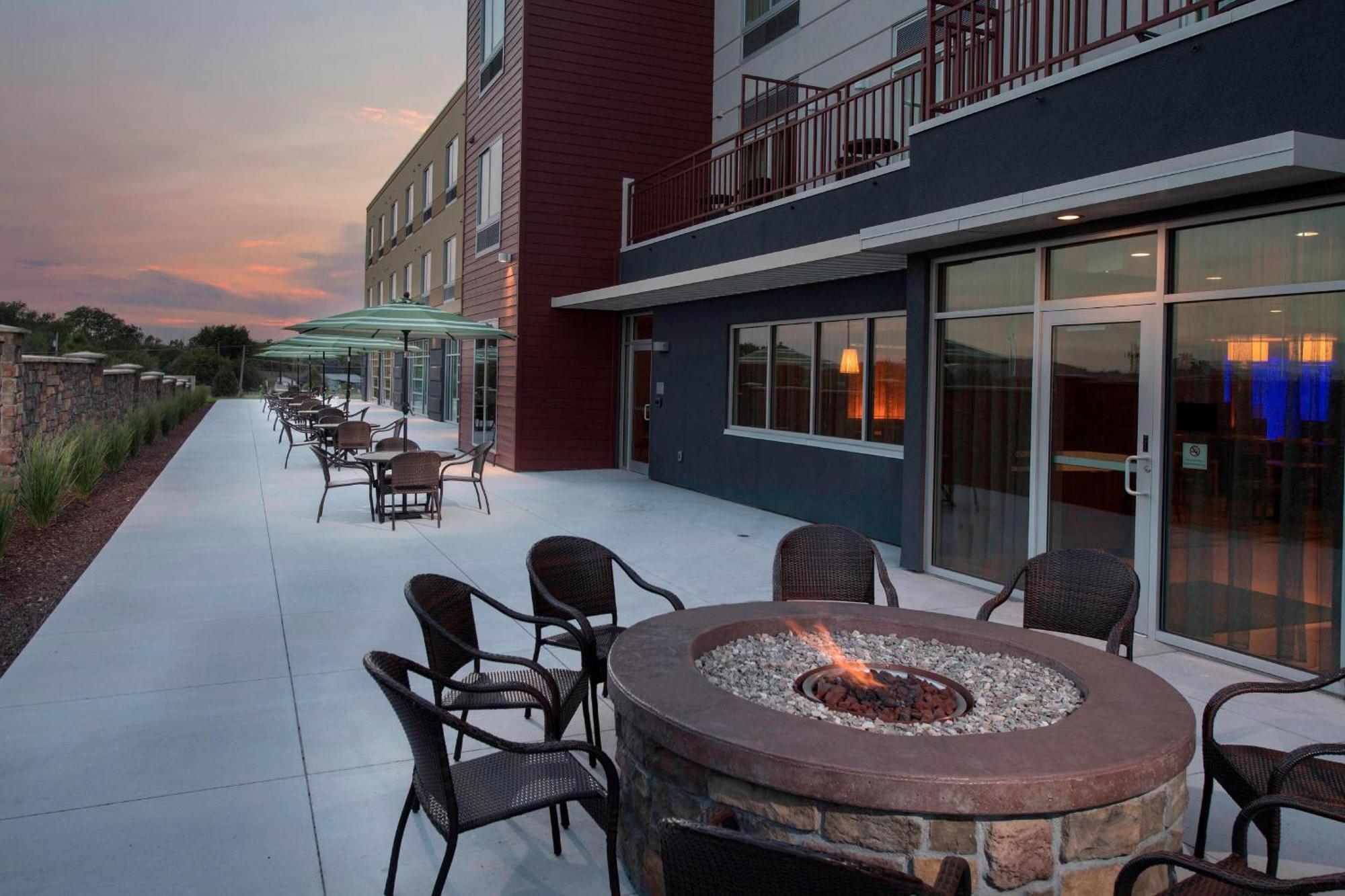 Fairfield Inn & Suites By Marriott סקוטסבלאף מראה חיצוני תמונה